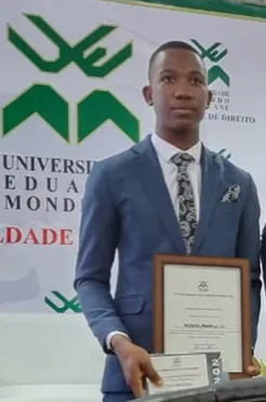Richate Manhiça Júnior distinguido como melhor aluno da FDUEM