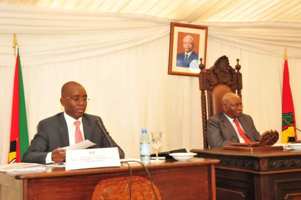 Tomás Timbane takes part a moderator and commentator at the seminar Â?The Challenges of the Administration of Justice in MozambiqueÂ?